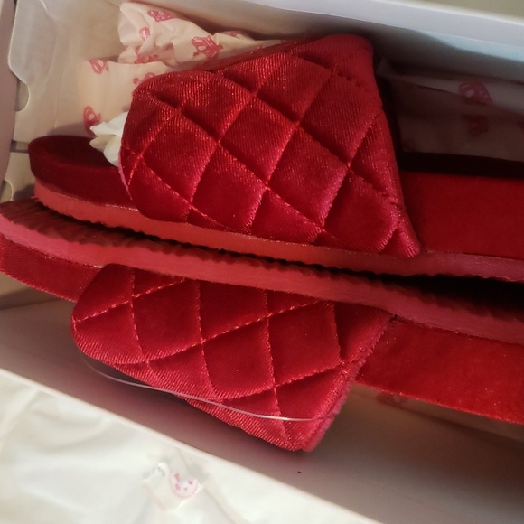 Nwt Juicy Couture slip ons - Picture 3 of 4